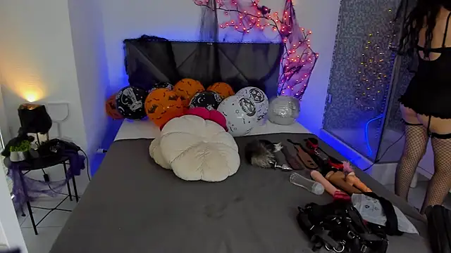 CassieEvans online show from October 31, 6:47 am