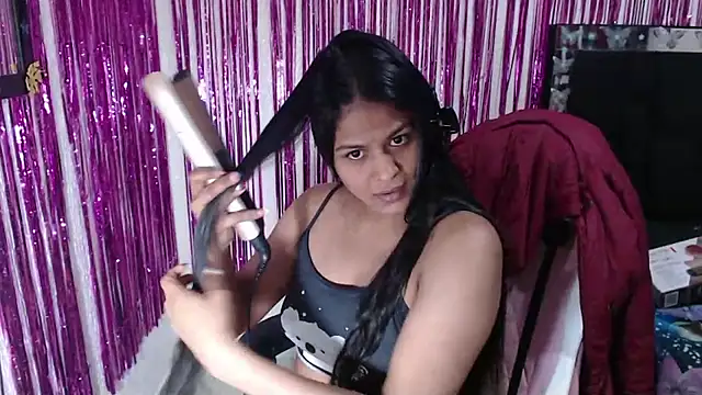 SweetAlmaa online show from April 27, 10:30 pm