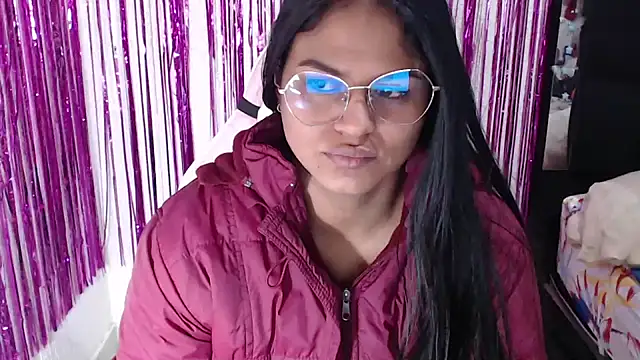 Snapshot of SweetAlmaa chatting on May 7, 9:47 am SweetAlmaa online show from May 7, 9:47 am