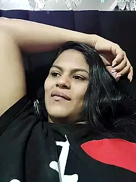 Snapshot of SweetAlmaa chatting on June 3, 12:24 am SweetAlmaa online show from June 3, 12:24 am