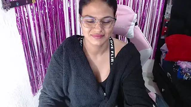 Snapshot of SweetAlmaa chatting on June 11, 10:13 am SweetAlmaa online show from June 11, 10:13 am