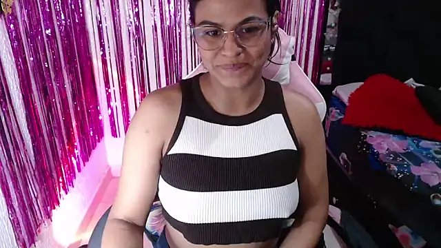 Snapshot of SweetAlmaa chatting on June 18, 11:58 am SweetAlmaa online show from June 18, 11:58 am
