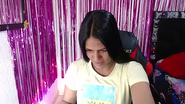 Snapshot of SweetAlmaa chatting on June 25, 1:15 pm SweetAlmaa online show from June 25, 1:15 pm