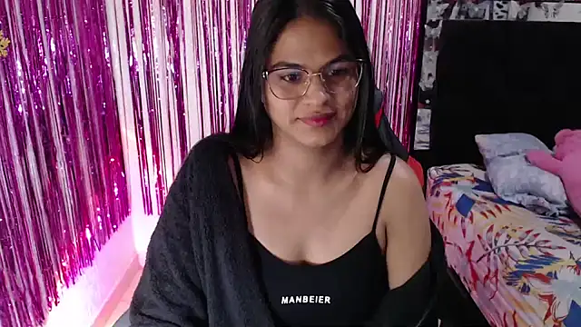 Snapshot of SweetAlmaa chatting on June 26, 10:19 am SweetAlmaa online show from June 26, 10:19 am