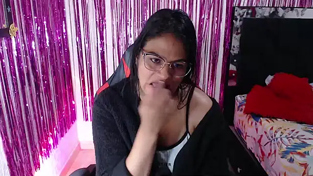 Snapshot of SweetAlmaa chatting on June 27, 11:37 am SweetAlmaa online show from June 27, 11:37 am