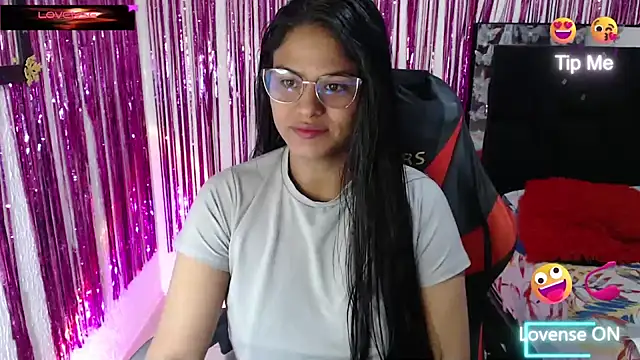 Snapshot of SweetAlmaa chatting on July 4, 10:54 am SweetAlmaa online show from July 4, 10:54 am
