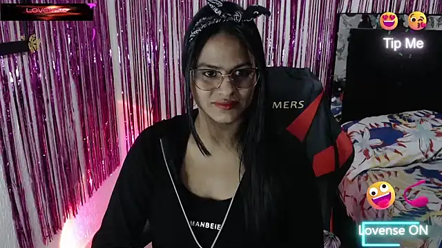 Snapshot of SweetAlmaa chatting on July 23, 11:46 pm SweetAlmaa online show from July 23, 11:46 pm