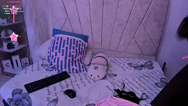 Snapshot of Kaela18 chatting on December 6, 1:11 pm Kaela18 online show from December 6, 1:11 pm