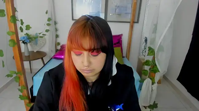 Snapshot of lussyevans24 chatting on January 30, 3:55 am lussyevans24 online show from January 30, 3:55 am