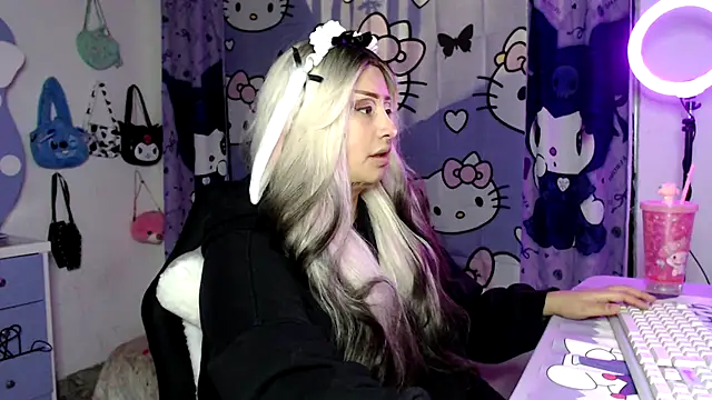 lussyevans24 online show from November 22, 4:44 am