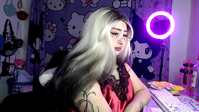 Snapshot of lussyevans24 chatting on June 3, 4:26 am lussyevans24 online show from June 3, 4:26 am