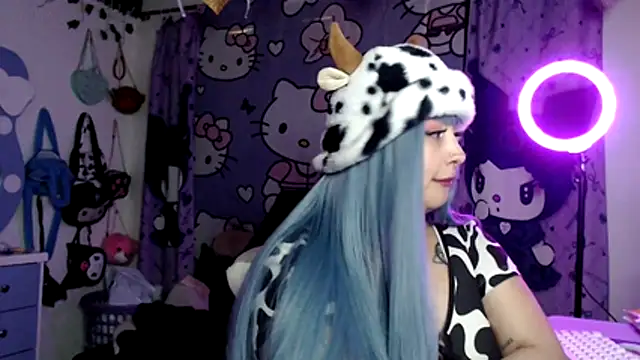 Snapshot of lussyevans24 chatting on June 5, 6:52 am lussyevans24 online show from June 5, 6:52 am