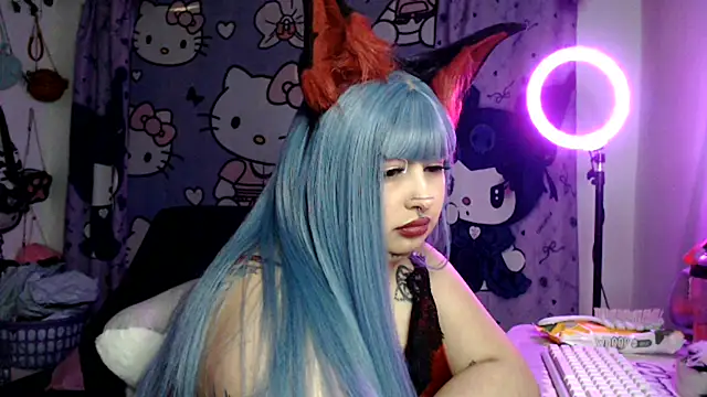Snapshot of lussyevans24 chatting on June 16, 5:21 am lussyevans24 online show from June 16, 5:21 am