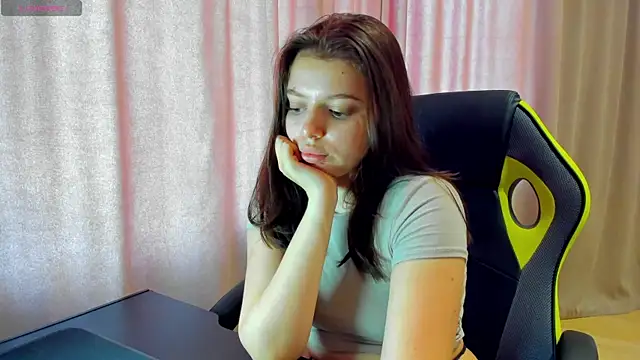 Snapshot of Nicky_Rosee chatting on June 2, 5:42 am Nicky Rosee online show from June 2, 5:42 am