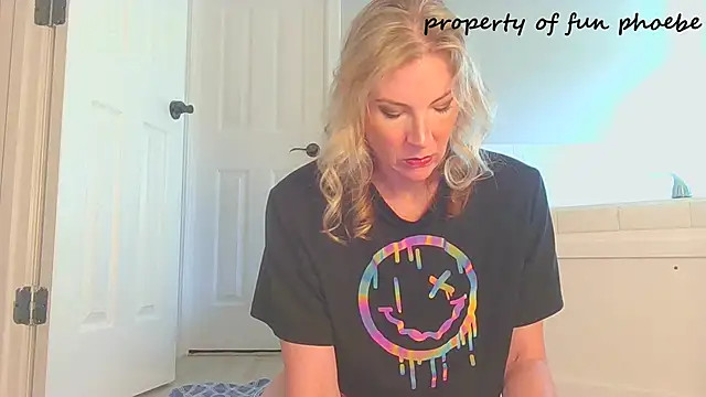 Snapshot of Fun_Phoebe chatting on April 21, 1:39 pm Fun Phoebe online show from April 21, 1:39 pm