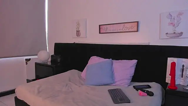 Natasha Kinski online show from March 5, 7:49 pm