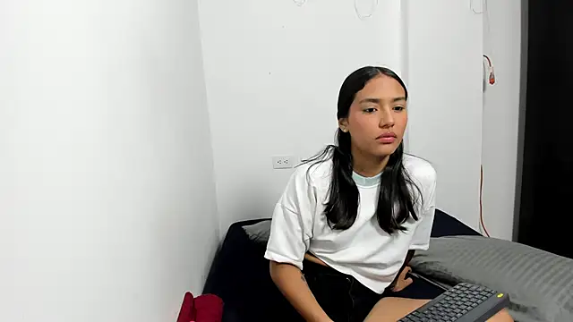 Snapshot of monse_02 chatting on May 30, 3:42 pm monse 02 online show from May 30, 3:42 pm
