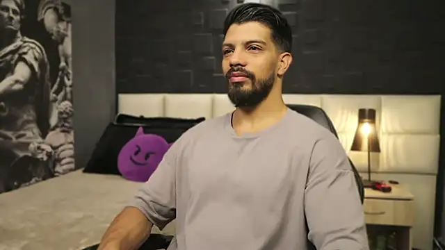 DannSaenz online show from February 25, 11:30 am