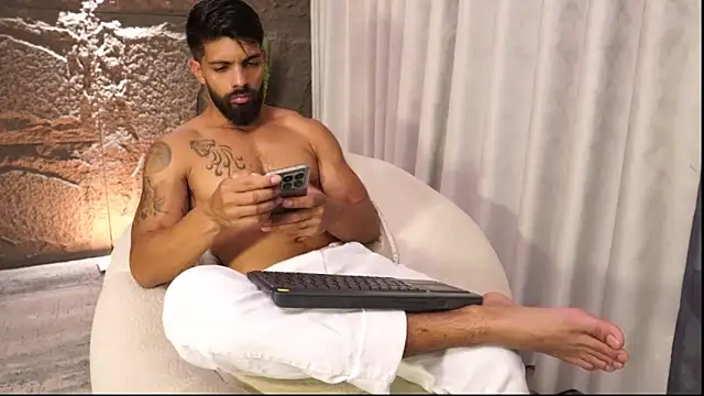 DannSaenz online show from April 27, 6:50 pm