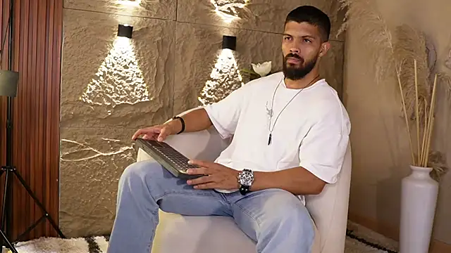 Snapshot of DannSaenz chatting on May 31, 6:09 pm DannSaenz online show from May 31, 6:09 pm