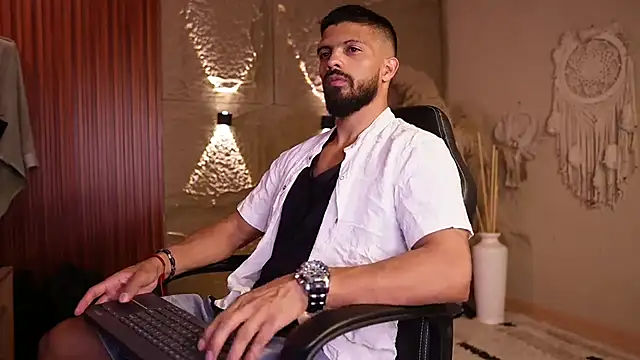 Snapshot of DannSaenz chatting on July 18, 8:34 pm DannSaenz online show from July 18, 8:34 pm