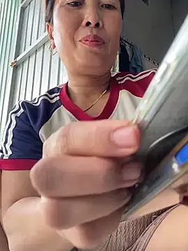 Linaannn online show from May 23, 1:26 pm