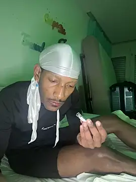 Snapshot of esteraulxxx chatting on December 8, 11:51 pm esteraulxxx online show from December 8, 11:51 pm