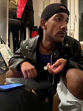 Snapshot of esteraulxxx chatting on September 22, 10:23 pm esteraulxxx online show from September 22, 10:23 pm