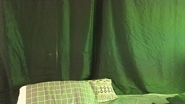 Snapshot of april_show_her chatting on May 9, 1:33 am april show her online show from May 9, 1:33 am