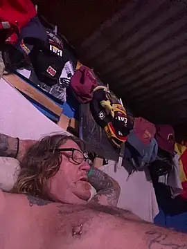 Snapshot of hondaboy351 chatting on November 9, 1:31 pm hondaboy351 online show from November 9, 1:31 pm