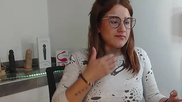 luna palmerau online show from January 18, 11:11 am