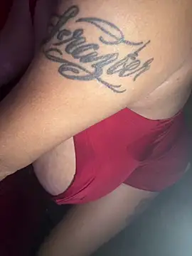 Snapshot of RoxiRedXXX chatting on May 16, 6:43 am RoxiRedXXX online show from May 16, 6:43 am