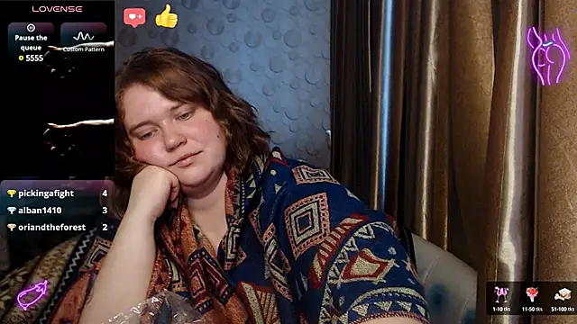 Snapshot of daisy_low chatting on February 24, 2:37 pm daisy low online show from February 24, 2:37 pm