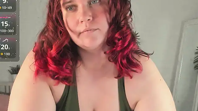 Snapshot of daisy_low chatting on November 30, 2:21 pm daisy low online show from November 30, 2:21 pm