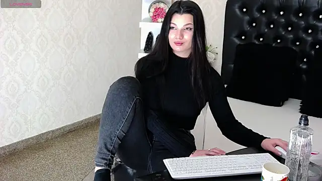 Snapshot of Allisonn223 chatting on December 28, 8:25 pm Allisonn223 online show from December 28, 8:25 pm