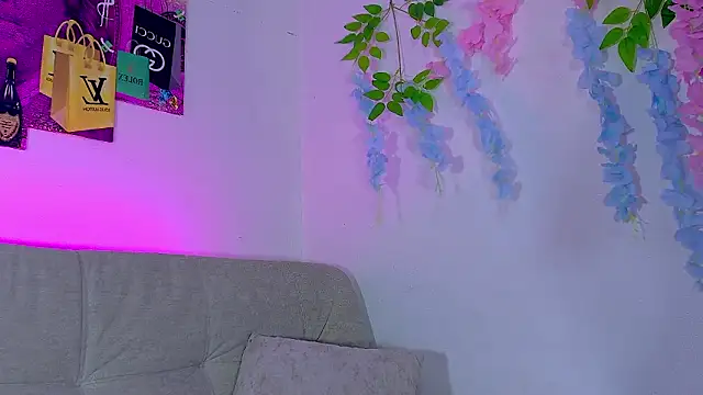 Snapshot of anahidolls chatting on March 3, 2:12 pm anahidolls online show from March 3, 2:12 pm