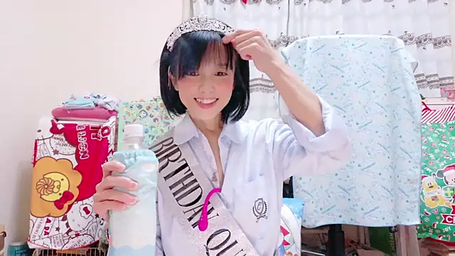 Snapshot of renapiyon8182 chatting on December 6, 3:08 am renapiyon8182 online show from December 6, 3:08 am