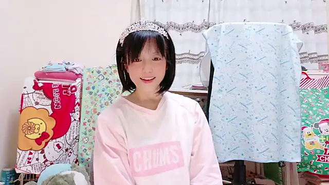 Snapshot of renapiyon8182 chatting on December 6, 6:15 am renapiyon8182 online show from December 6, 6:15 am