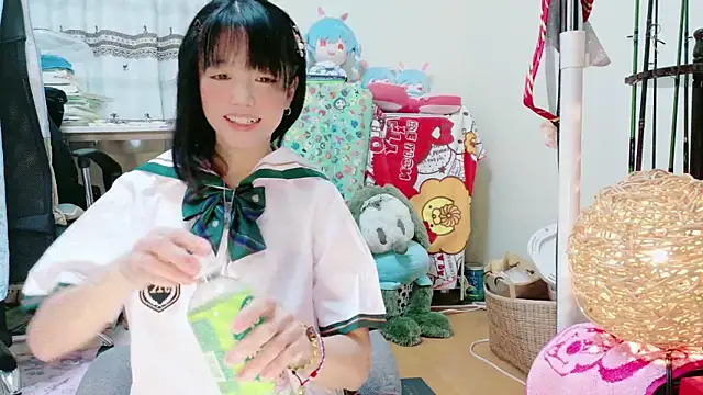 Snapshot of renapiyon8182 chatting on February 24, 7:30 pm renapiyon8182 online show from February 24, 7:30 pm