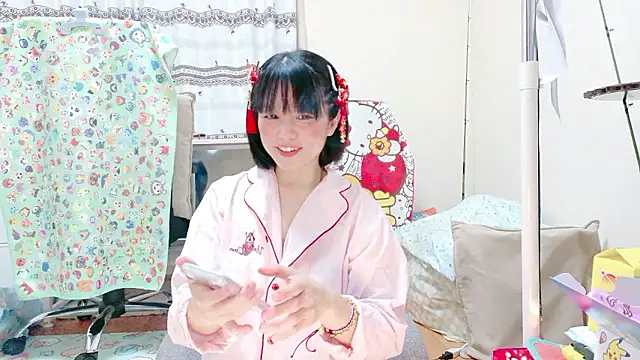 Snapshot of renapiyon8182 chatting on June 5, 8:25 pm renapiyon8182 online show from June 5, 8:25 pm
