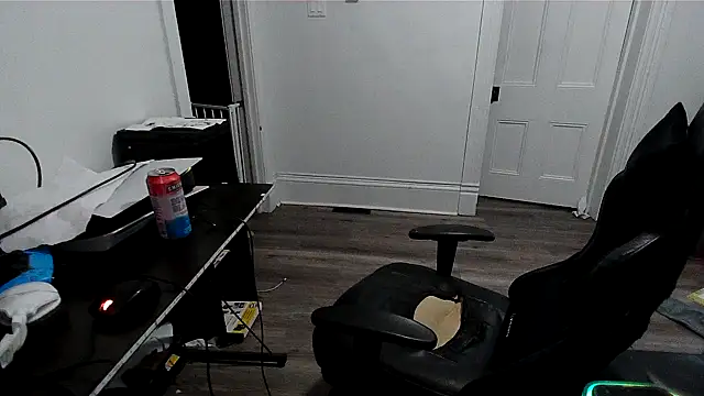 Snapshot of Superoz77 chatting on April 13, 1:11 am Superoz77 online show from April 13, 1:11 am