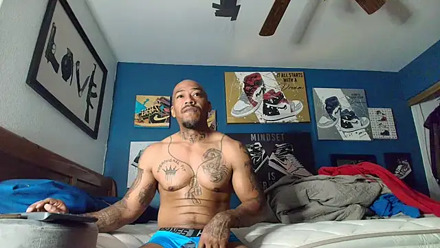 Snapshot of athephenomenal1 chatting on November 19, 2:39 pm athephenomenal1 online show from November 19, 2:39 pm