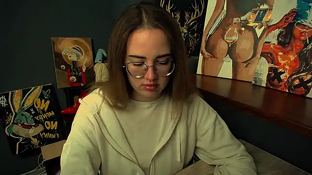 luxie milady online show from December 5, 1:31 pm