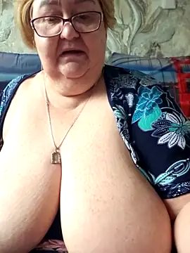 Snapshot of Awn290668 chatting on June 4, 5:35 am Awn290668 online show from June 4, 5:35 am