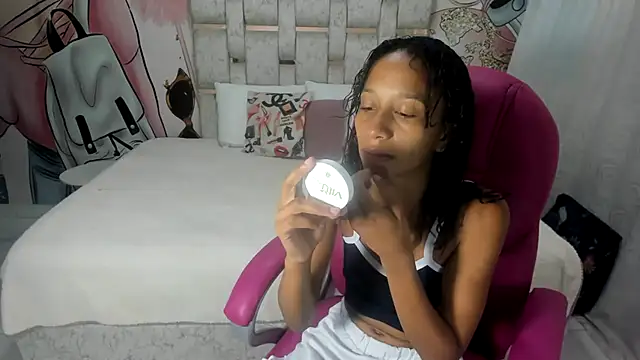 EMMA SWEETT1 online show from January 28, 12:32 pm