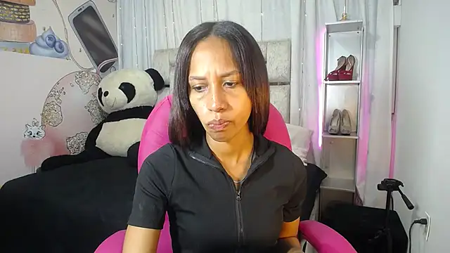 EMMA SWEETT1 online show from November 25, 6:30 pm