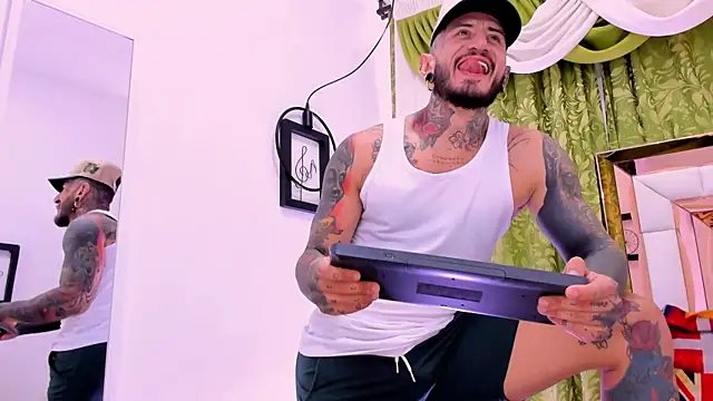 dilan scootk  online show from November 25, 7:36 pm