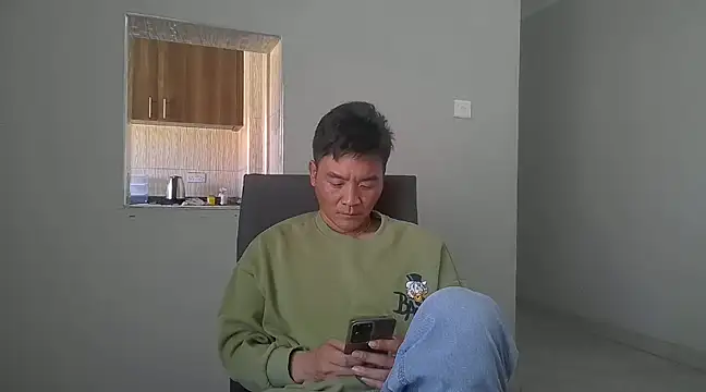 Snapshot of kisstoyousoon2024 chatting on December 4, 7:28 am kisstoyousoon2024 online show from December 4, 7:28 am