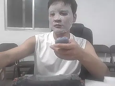 Snapshot of kisstoyousoon2024 chatting on December 3, 8:18 pm kisstoyousoon2024 online show from December 3, 8:18 pm