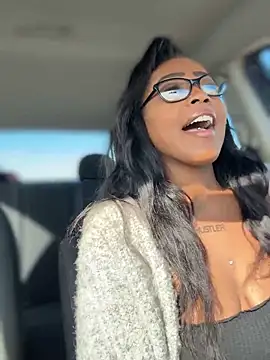 Snapshot of Blazerina chatting on October 24, 6:59 pm Blazerina online show from October 24, 6:59 pm